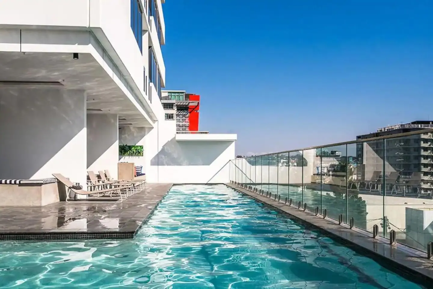 Apartment Sunset Views With Best Location, King Bed, Pool, Gym Brisbane Australia