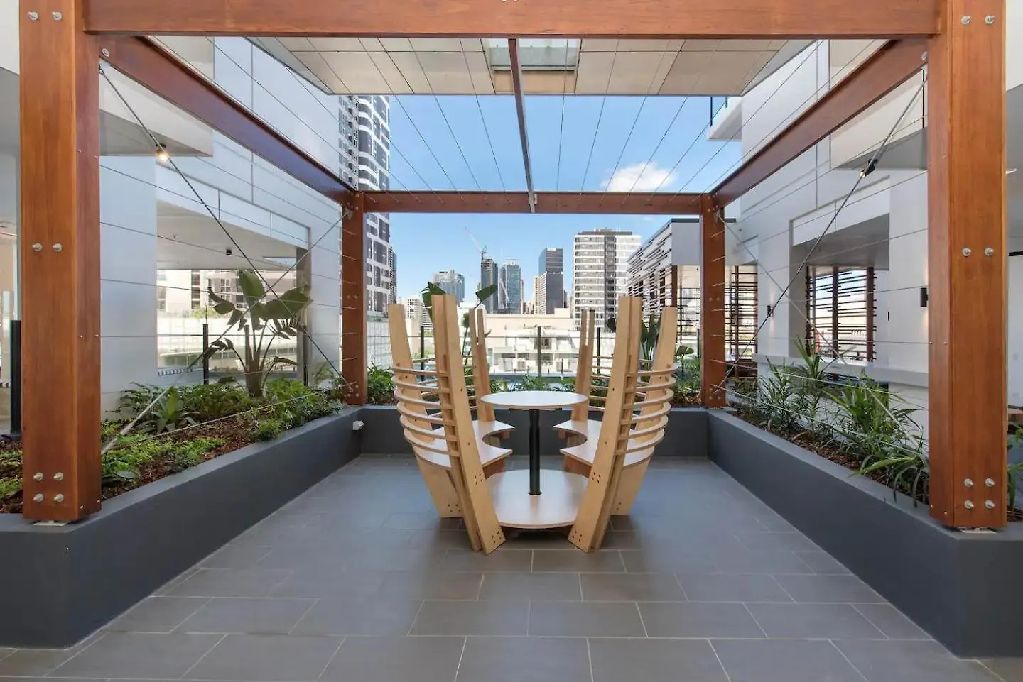 Sunset Views With Best Location, King Bed, Pool, Gym Brisbane Australia