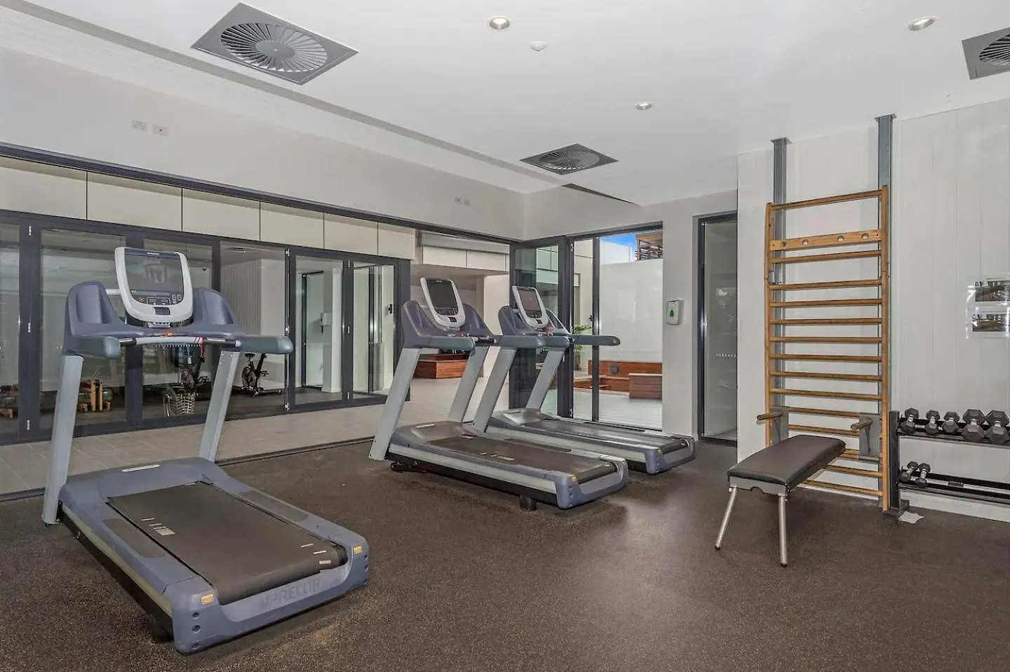 Apartment Sunset Views With Best Location, King Bed, Pool, Gym Brisbane