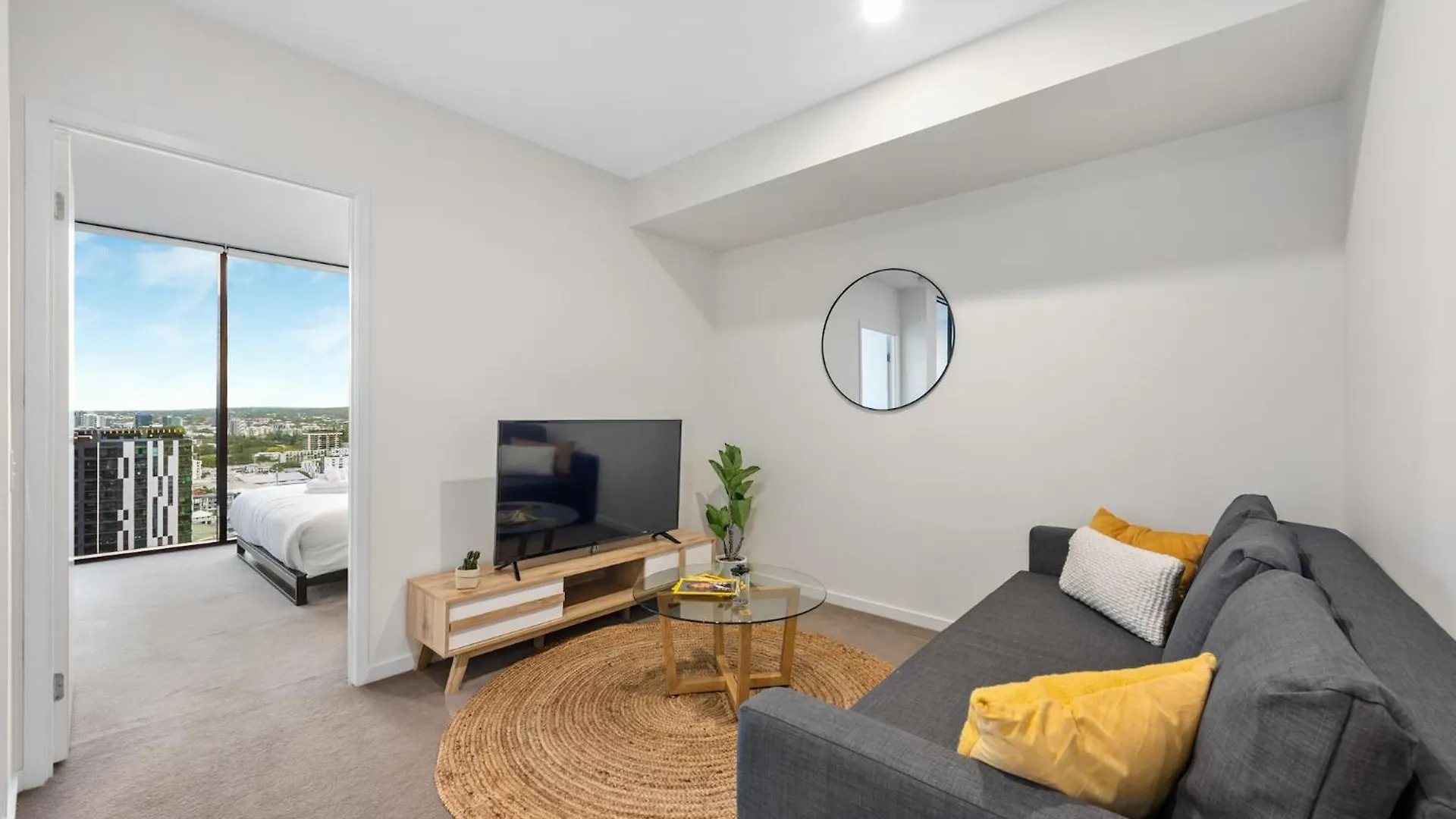 Sunset Views With Best Location, King Bed, Pool, Gym Brisbane Apartment