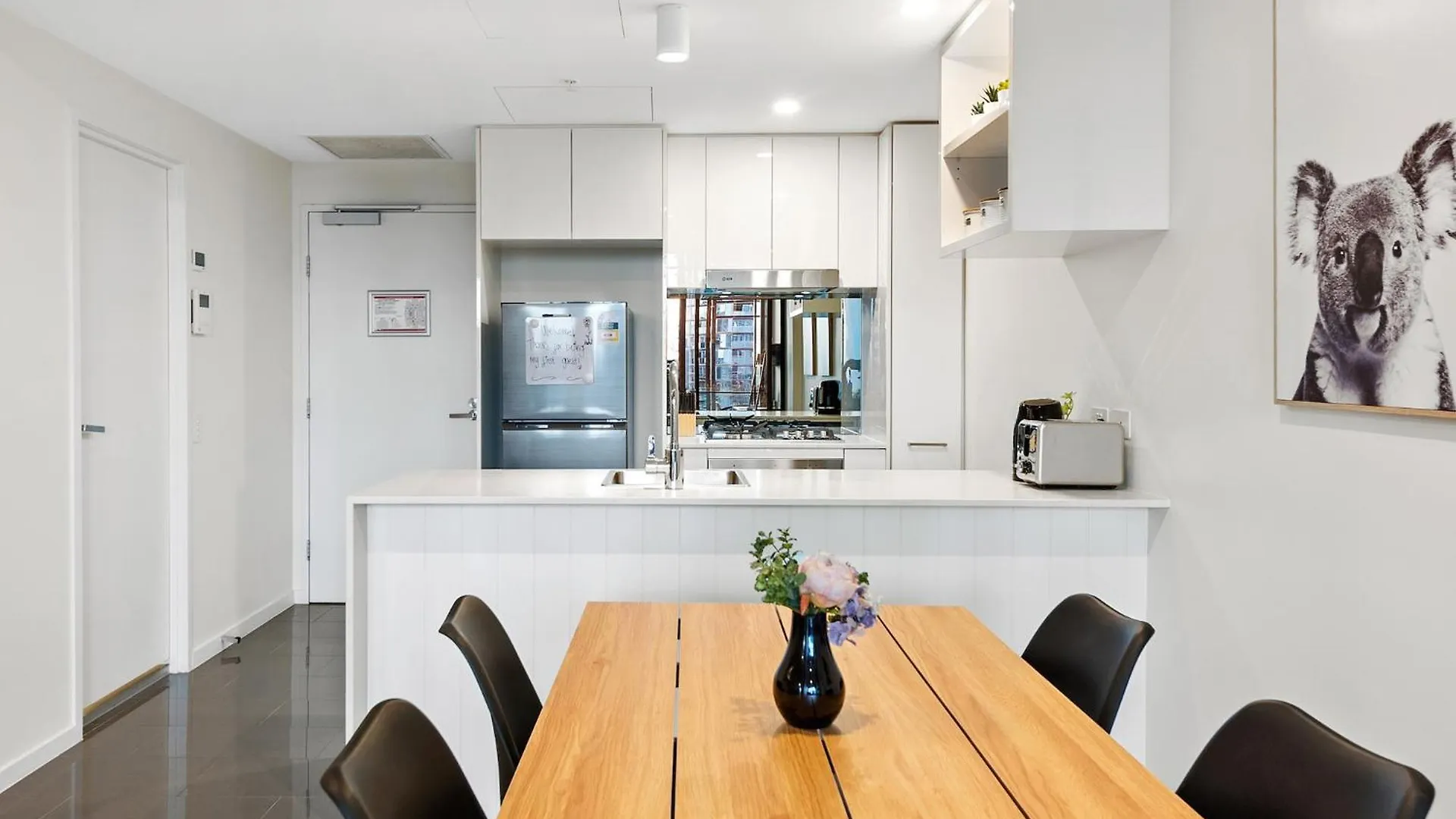 Sunset Views With Best Location, King Bed, Pool, Gym Brisbane 0*,